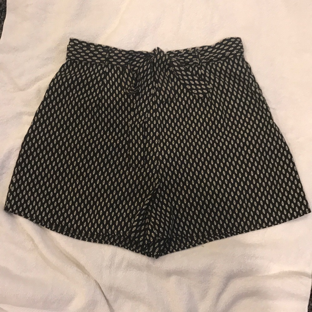 Black/white print shorts